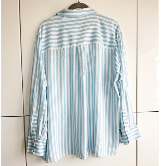 Torrid Blue and White Button Down Shirt Blouse Size 0 Resort Coastal Vacation - Picture 4 of 6